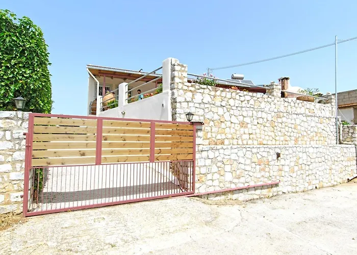 Aoria Traditional House With Stuning Mountain View