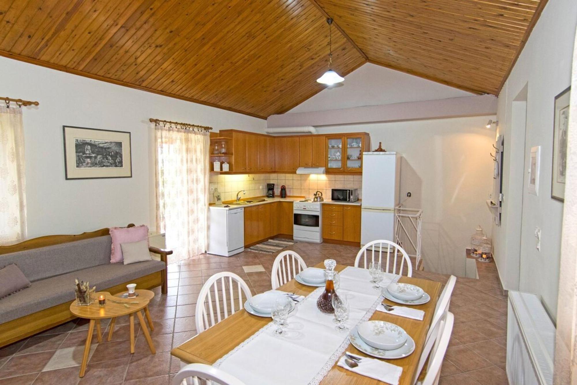 Aoria Traditional House With Stuning Mountain View Loulos